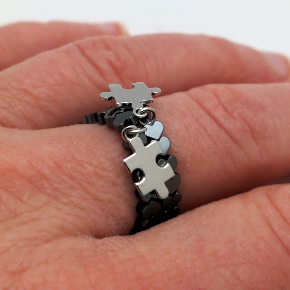 381MIDALANE Stacked Micro Puzzle Piece Ring Set with Heart Beads